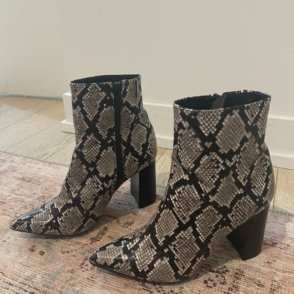 Jeffrey Campbell Sz 6.5 Raven Snakeskin Print Bootie (3.5” high heel) - Picture 3 of 7